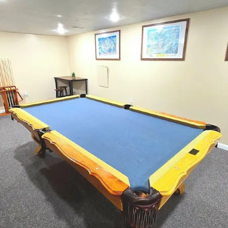 Hoskere Homes - 5 Bed 2.5 Bath Home: ~25 mins to Skiing/Hiking, 2 Car, RV Pad