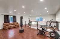Private Villa with Infinity Pool and Game Room