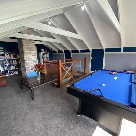 6 Bed, 4 Bath, 3 Level Renovated Barn, 1400m to Bowral Centre, 320m2, Peaceful