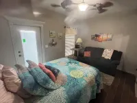 Maxwell 2Bdrmbath Suite-Outdoor Kitchen-Private Lighted Pier on Baffin Bay Отели в г. Клеберг