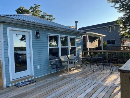 Relax and unwind at the Cozy Cabin on Heaton Lake. Отели в г. Осоло Тауншип