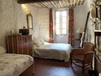 Classic Vieil Antibes House With Roof Terrace Offering Sea Views - บังกะโล