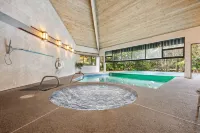 NEW Lux Bellevue 2BD 2BA Condo - Free Parking