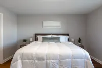 Stunning Modern Farmhouse with Mountain Views!!