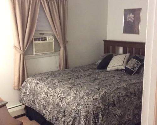 4 bedroom/2 bath Hotels in Oneonta