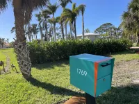 Private Luxury renovated pool house 1.5 miles to Manasota Beach.