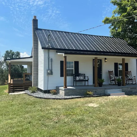 Cozy 2 bedroom/2 bath house located near lake with lots of privacy and parking!