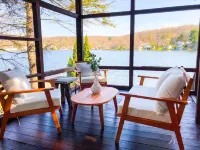 Cozy Lakefront Bungalow w firepit/dock/kayaks - 4-Star