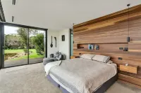 Lakehouse Estate is on 3 acres with private lake