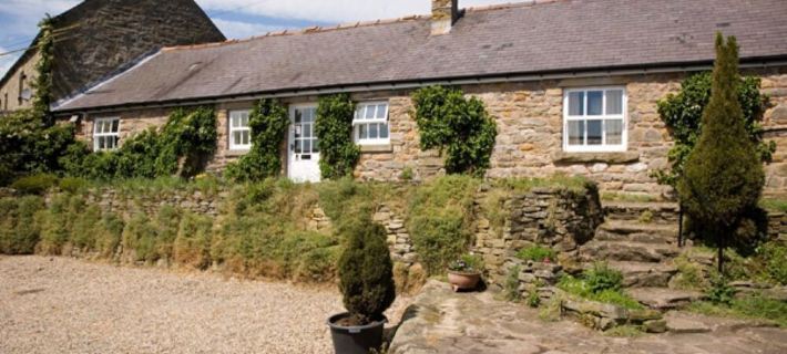 Spacious family cottage on farm on Roman Wall in Northumberland National Park ヘクサムのホテル