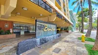 12th Floor Waikiki Queen Studio with Gorgeous Pool & Spa