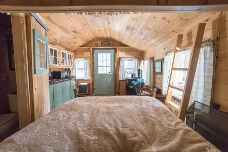 Cozy cabin in charming Londonderry