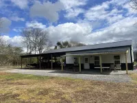 Spacious barndominium on scenic farmland. 5 miles from Guntersville boat ramp! - 民宿
