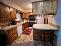 Up North cabin in the woods: a perfect spot for nature lovers & adventurers!