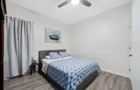 Waterfront beach getaway with boat slip, fishing, pools, hot tubs & more! 3BR2BA