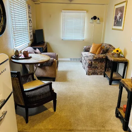 Buckeye Bungalow-Charming 2-bedroom apartment in Youngstown