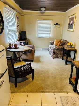 Buckeye Bungalow-Charming 2-bedroom apartment in Youngstown