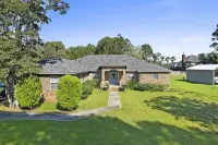 Spacious Family Home-Game Room & Sauna- 2 King Beds-5 mins 2 Beach-Pets Welcome!