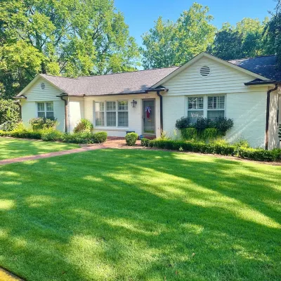 Historic Neighborhood-Quaint Street near Faulkner Woods-Walk to Square/Grove!! Hotels in 