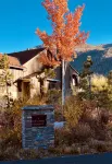 Luxury Mammoth townhouse at The Lodges in Snowcreek VI. 2 car garage<br>5 stars