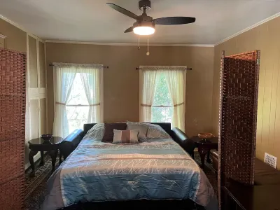 Escape to Historic Schuylerville, NY! 243 Broad St. Schuylerville, NY  12871 Saratoga Monument 주변 호텔