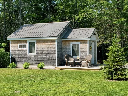 Cozy Cabin By The Pond, Sleeps 2