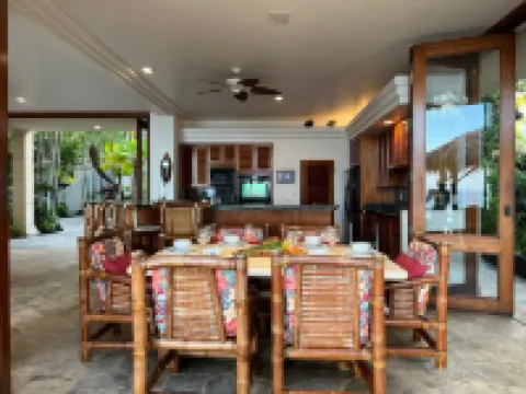 Exotic Kona Bay Hawaii Beachfront Tropical Paradise Stunning Home.