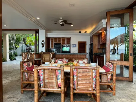 Exotic Kona Bay Hawaii Beachfront Tropical Paradise Stunning Home.