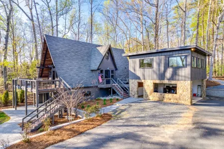 Lakefront A-Frame- Family Friendly-Renovated-As Seen on the TV Show Staycation!