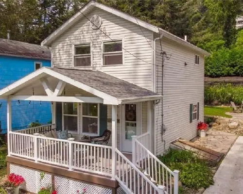River Front Cottage with Breathtaking view of Allegheny River Hotels in Venango County