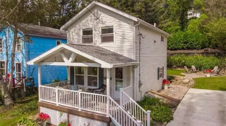 River Front Cottage with Breathtaking view of Allegheny River Отели в г. Венанго Каунти