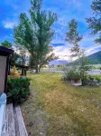 Cozy Cabin on 2 acres with mountain view river access, 5 min to Lava Hot Springs