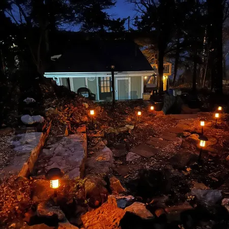 Charming Cottage-Romantic-Table Rock Lake Views-Silver Dollar City-Hot Tub-WiFi