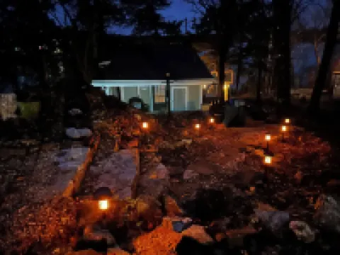 Charming Cottage-Romantic-Table Rock Lake Views-Silver Dollar City-Hot Tub-WiFi Hotels in Shell Knob