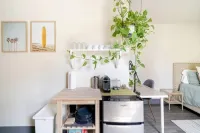 Convenient Studio w/ Queen bed - Prime Location in Little Italy!