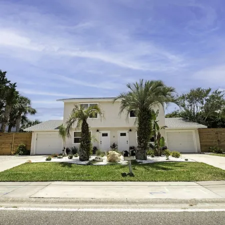 Pet friendly beach house w/private backyard & outdoor shower- steps from beach