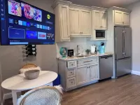 Stunning one-bedroom apartment located in the Myers Park neighborhood.