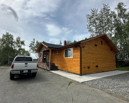 Cozy 3-bedroom house in peaceful Kenai with AC, WiFi Hoteles en Kenai