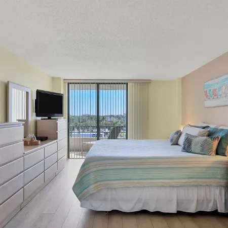 Private Beach Access - Siesta Key 2 BD/2Bath Condo - New Furnishings!