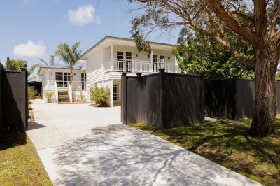 Spa jacuzzi, modern, stylish, separate games room, backyard, fully fenced Hotels near Woolamai Surf Beach