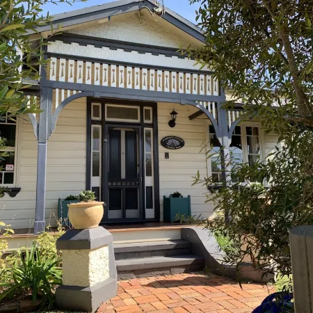 Florence Cottage, 10 minutes from Hunter Valley Vineyards. Family friendly.