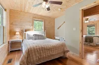 Monteagle Cabin, Views! Hot Tub!