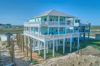 Beachfront Beauty with Bay Views and Boat Ramp Access