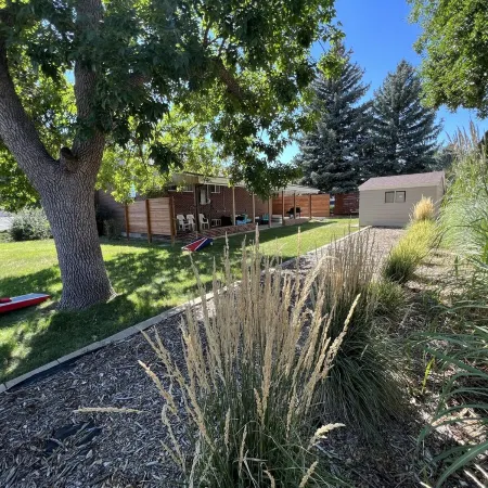 Convenient Location! up to 11 Guests. 5 Beds-2 Kings! Foosball, Games. Garage.