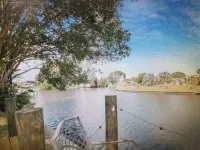 LA CASA AZUL 3 B.R. SALT WATERFRONT HOME., 3 MINS FROM BEACH & COMM. POOL!