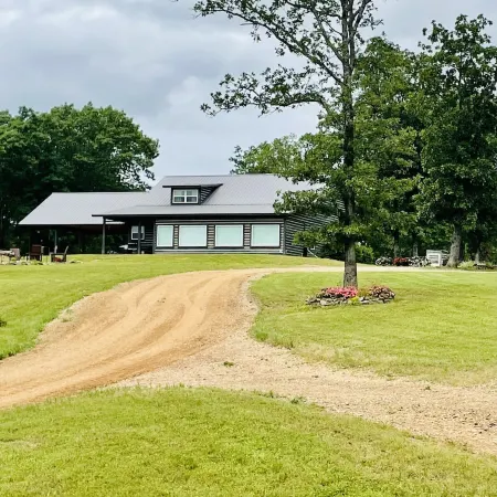 Spacious house with amazing mountain views in the Potato Hills