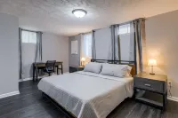 Hamilton in heart of Omaha! Multi family and group friendly! The perfect space!! Hotel dekat Bellevue University Lozier Professional Center
