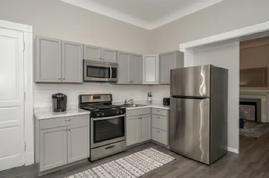 🏙⭐️Historic Modern Oasis | Central City Retreat 🌃 ❤️