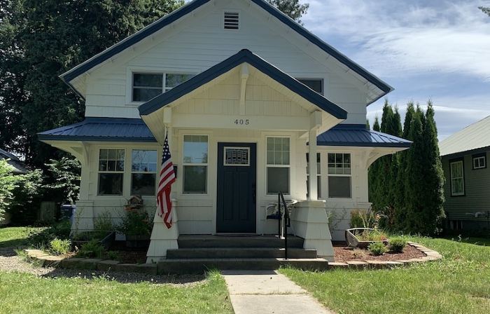 Great Location, Relax by Sandpoint City Beach Park or Shop Downtown
