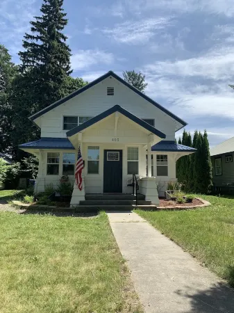 Great Location, Relax by Sandpoint City Beach Park or Shop Downtown Отели рядом с достопримечательностью «Вар Мемориал Филд»